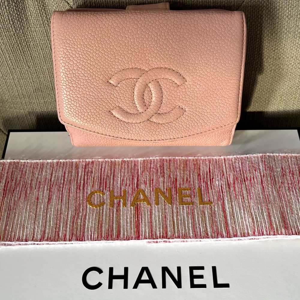 CHANEL logo wallet, caviar leather, AUTHENTIC